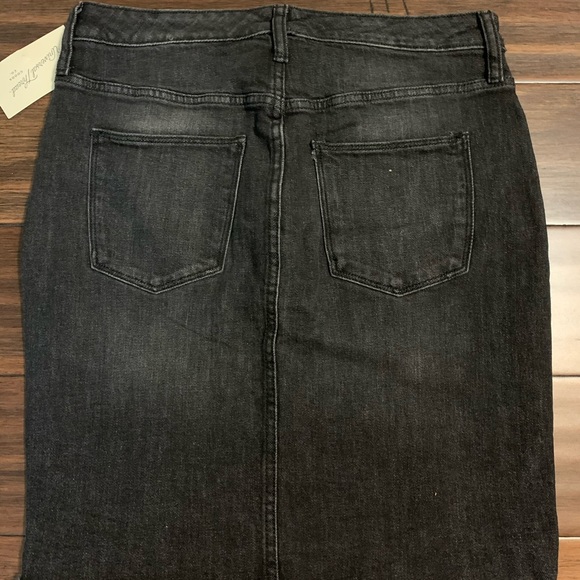 Mini skirt by Universal Thread - Picture 2 of 3